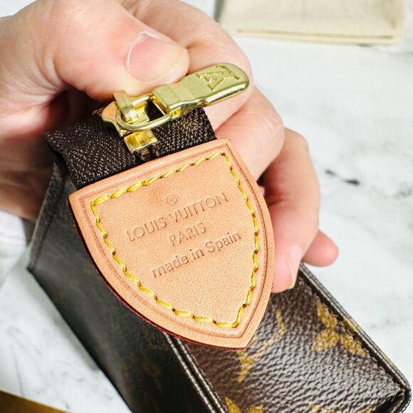 Louis Vuitton Toiletry 15 - Picture 11 of 11